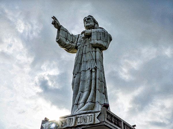 christ-of-the-mercy-statue
