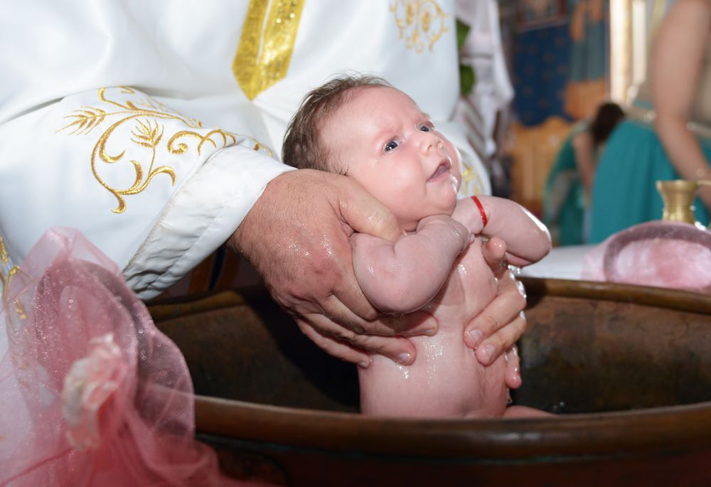 Foto: Shutterstock.com, U Kini kršteno 20 000 ljudi