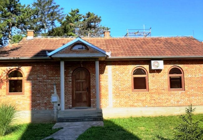 napadnut pastoralni centar u srbiji, platičevo