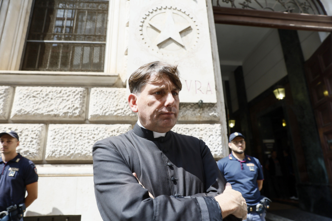 Don Antonio Coluccia, antimafijaški svećenik napadnut u rimu